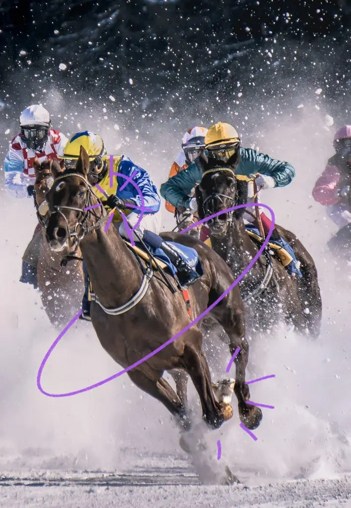 Photo d'une course de chevaux lancés à pleine vitesse. À la manière des cavaliers, vos équipes doivent avoir la connaissance du terrain, ajuster leur stratégie à chaque tournant et donner le meilleur d'eux-mêmes pour franchir la ligne d'arrivée avec brio. Prefera les accompagne grâce aux formations et conférences sur la performance commerciale, managériale et mentale.