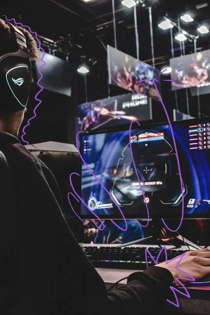 Joueur de e-sport devant son écran. À la manière du sport, la vente subit sa révolution et les techniques évoluent. Les commerciaux doivent prendre possession de leur nouveau terrain de jeu : la vente à distance.